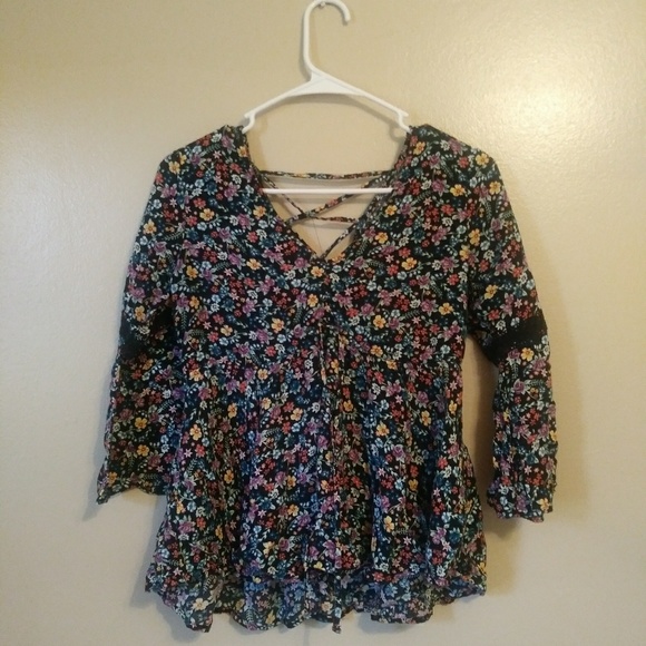 Womans tops - Picture 2 of 8